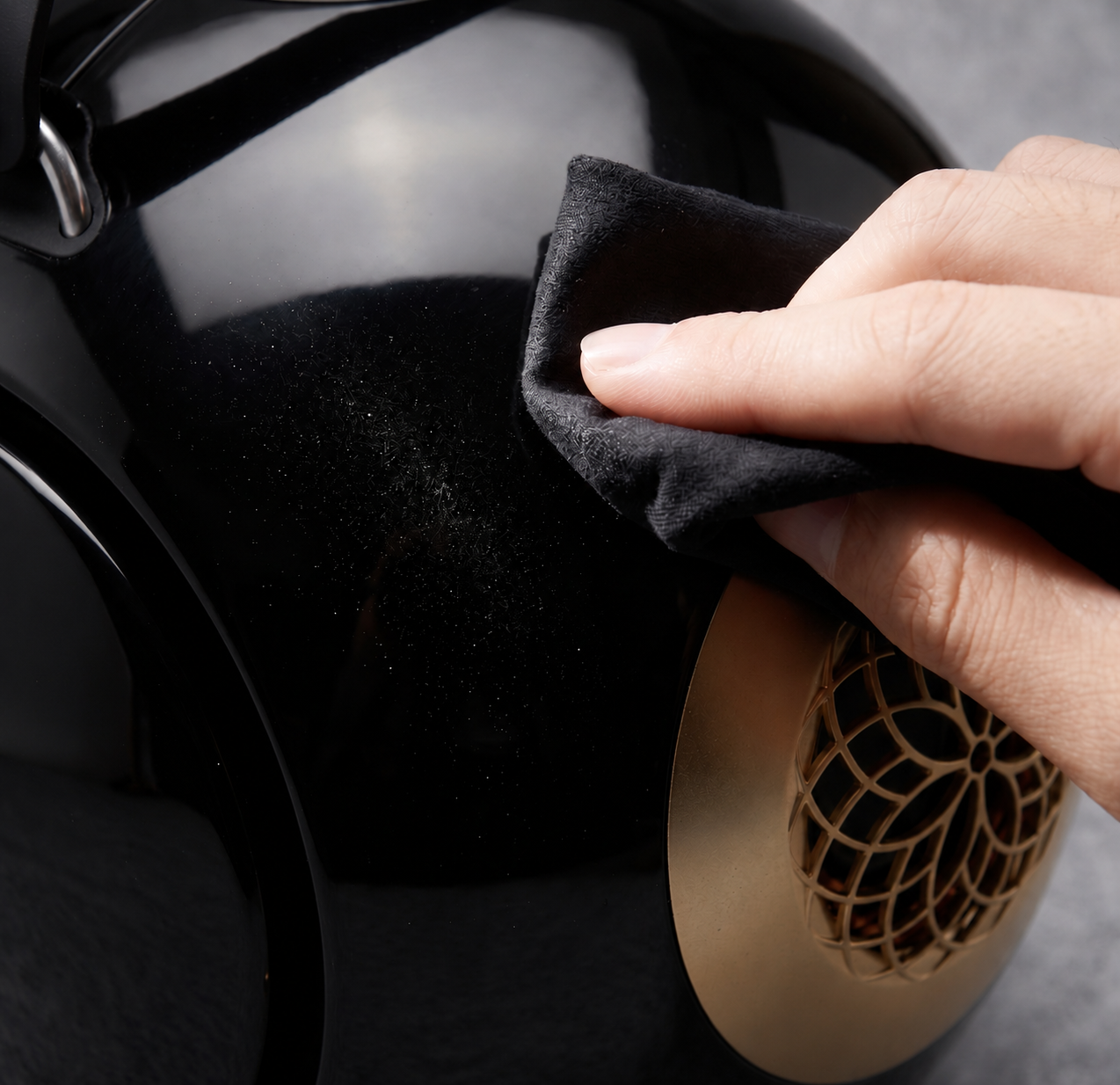 How to Clean Glossy Speakers Without Scratching Them